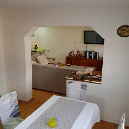 Apartman Nevera *