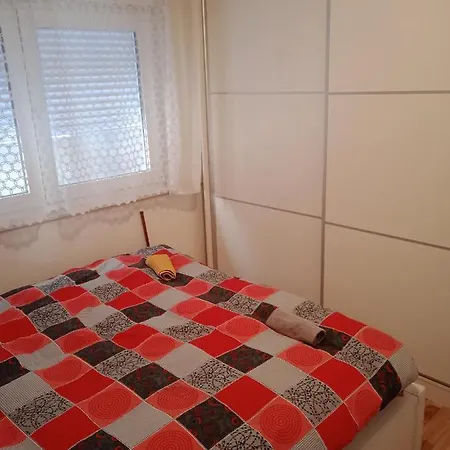 Apartman Nevera דירה *